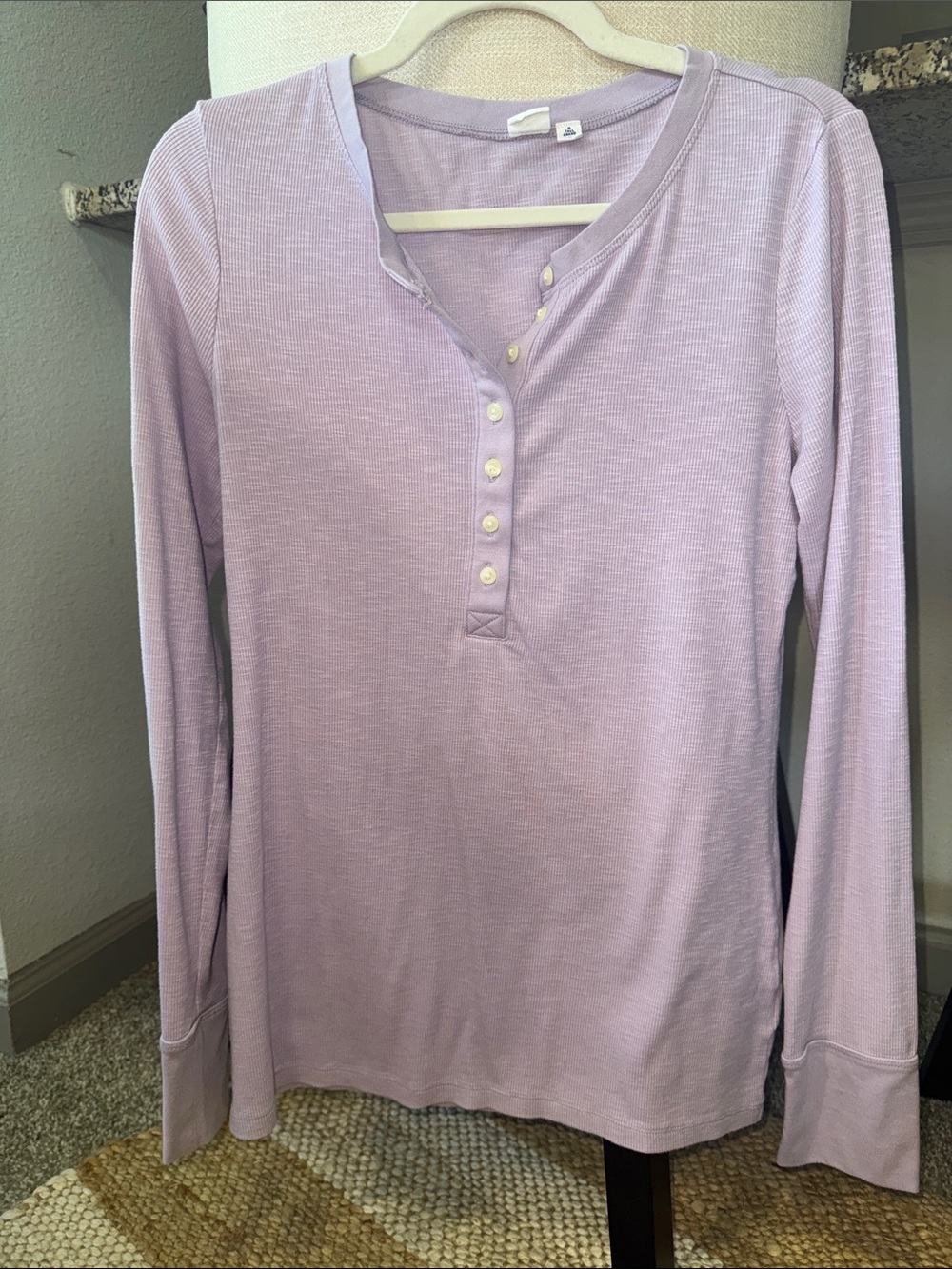 Womens Long-Sleeve Henley in Light Purple - Size M Tall